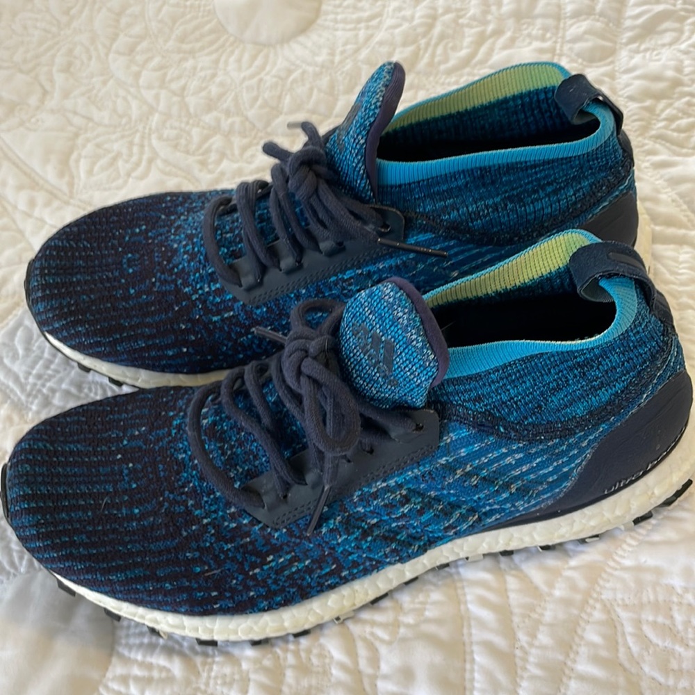 ADIDAS Ultra Boost, pull on running shoe. UNISEX for male or female